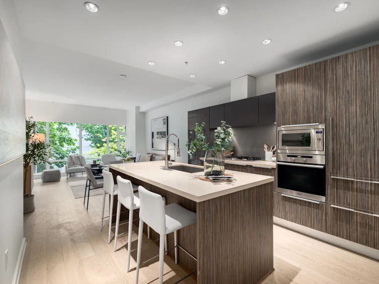 206-12 Athletes Way, Vancouver, BC, V5Y 0B5 - 2