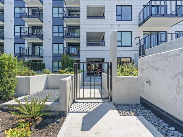 105-2235 E Broadway, Vancouver, BC, V5N 0J5 - 5