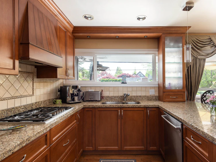 1428 W 37th Avenue, Vancouver, BC, V6M 1M3 - 14