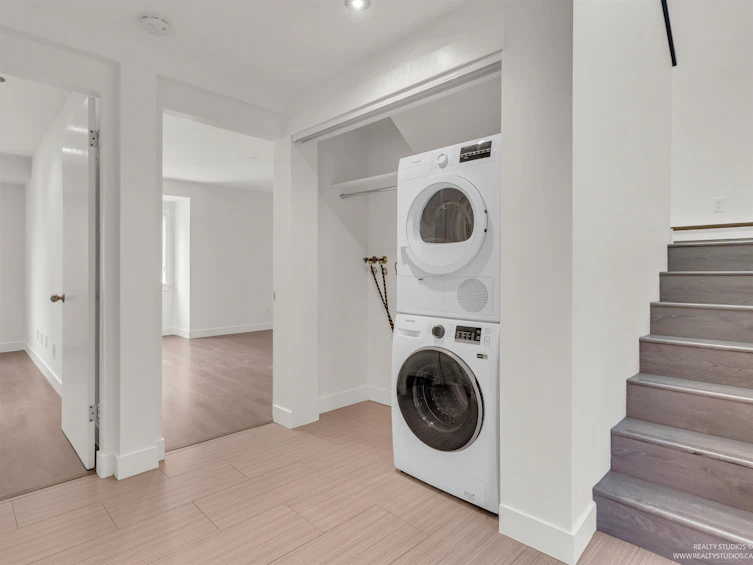 3549 W 4th Avenue, Vancouver, BC, V6R 1N9 - 3