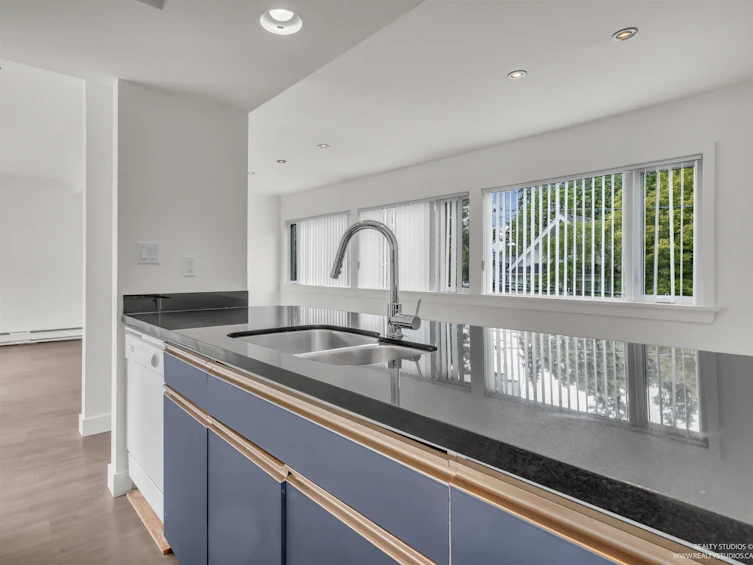 3549 W 4th Avenue, Vancouver, BC, V6R 1N9 - 19