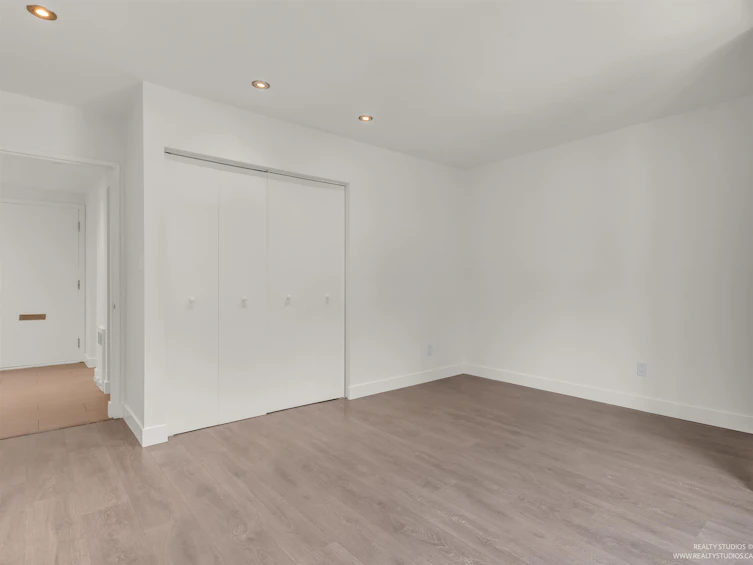3549 W 4th Avenue, Vancouver, BC, V6R 1N9 - 9