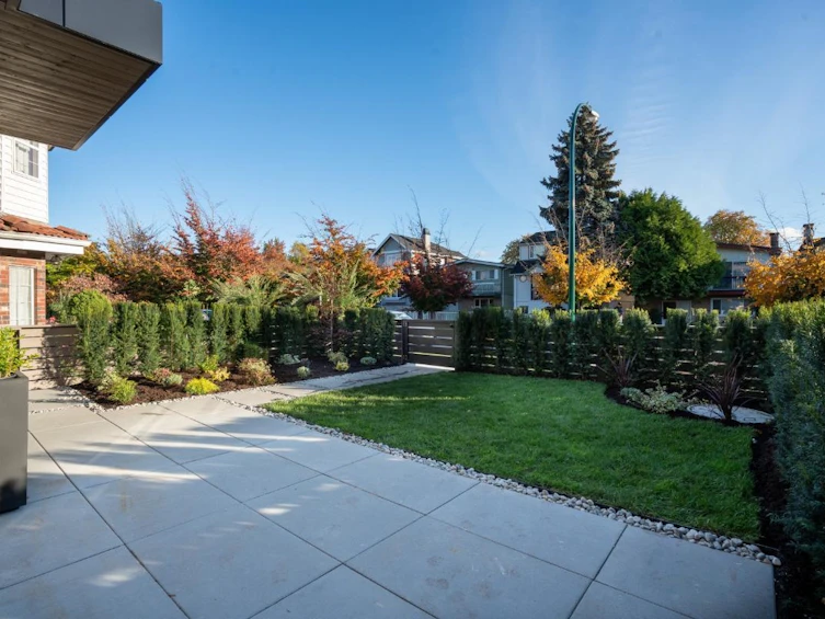1-351 E 38th Avenue, Vancouver, BC, V5W 1H5 - 38