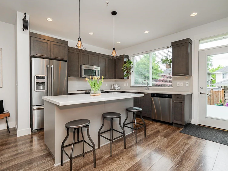 8437 207a Street, Langley, BC, V2Y 0S4 - 8