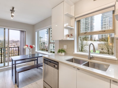 305-4728 Dawson Street - 4