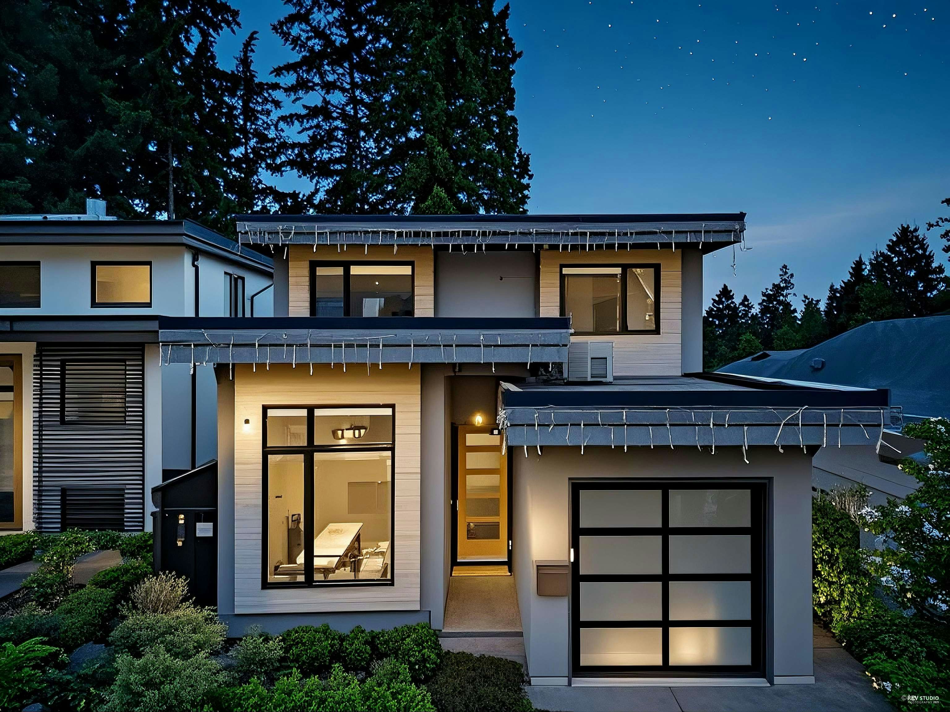 1033 Prospect Avenue, North Vancouver, BC, V7R 2M6