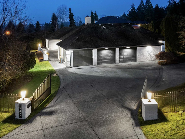 17470 28b Avenue, Surrey, BC, V3Z 0E7