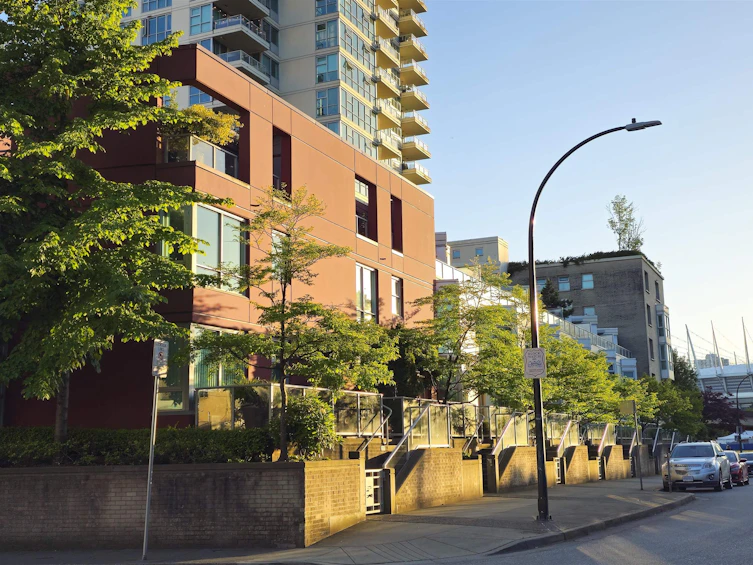 168 Prior Street, Vancouver, BC, V6A 0A6 - 2