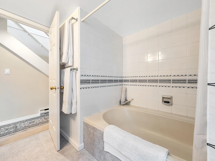 1223 W 8th Avenue, Vancouver, BC, V6H 1C7 - 27