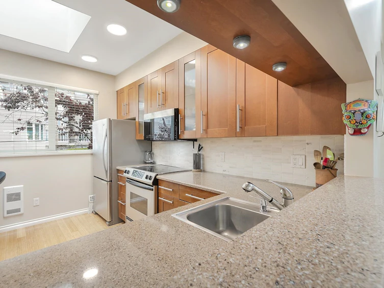 1223 W 8th Avenue, Vancouver, BC, V6H 1C7 - 12