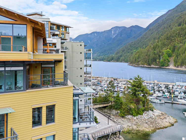 707-6707 Nelson Avenue, West Vancouver, BC, V7W 0A4