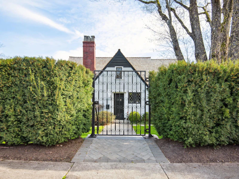 2562 Wallace Crescent, Vancouver BC V6R 3V4