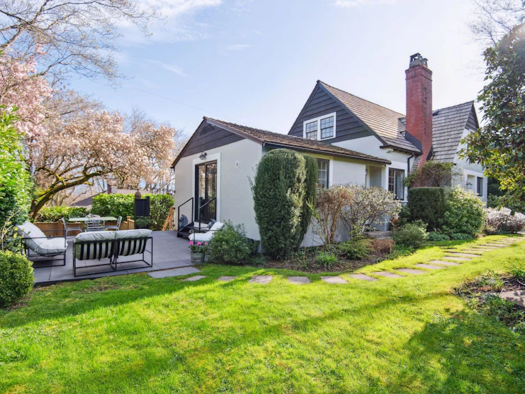 2562 Wallace Crescent, Vancouver, BC, V6R 3V4 - 3