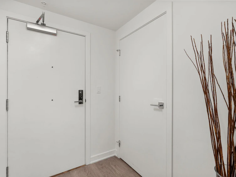 1206-1401 Hunter Street, North Vancouver, BC, V7J 0E2 - 3