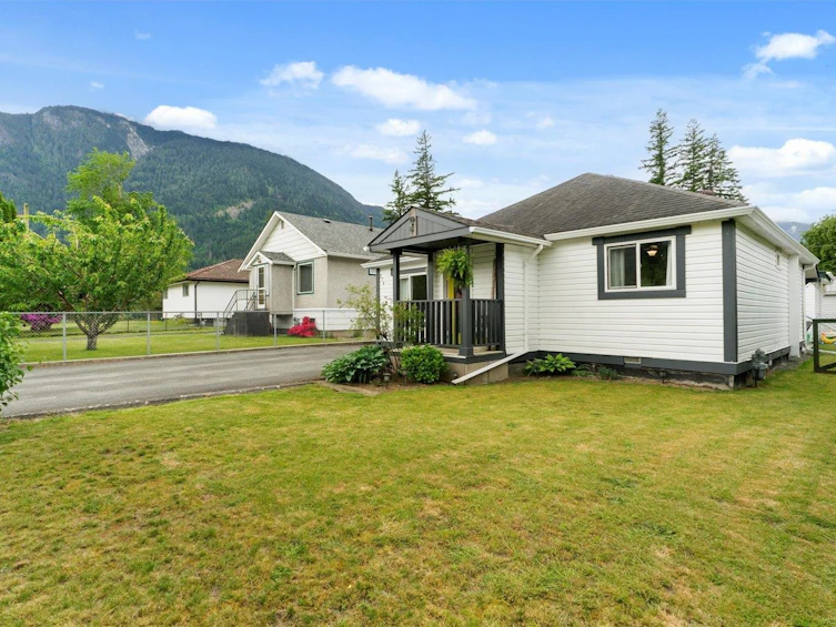 578 Hemlock Avenue, Hope, BC, V0X 1L0 - 3
