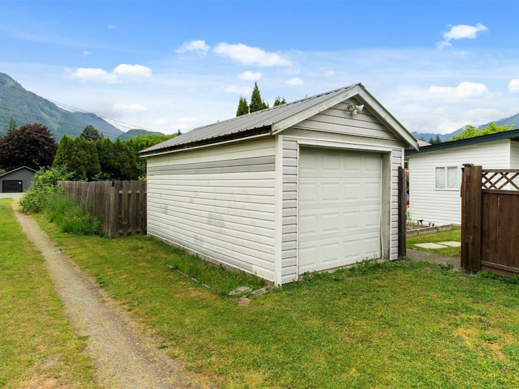 578 Hemlock Avenue, Hope, BC, V0X 1L0 - 33
