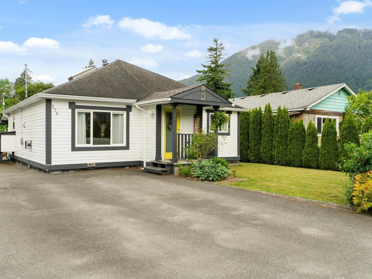 578 Hemlock Avenue, Hope, BC, V0X 1L0 - 2
