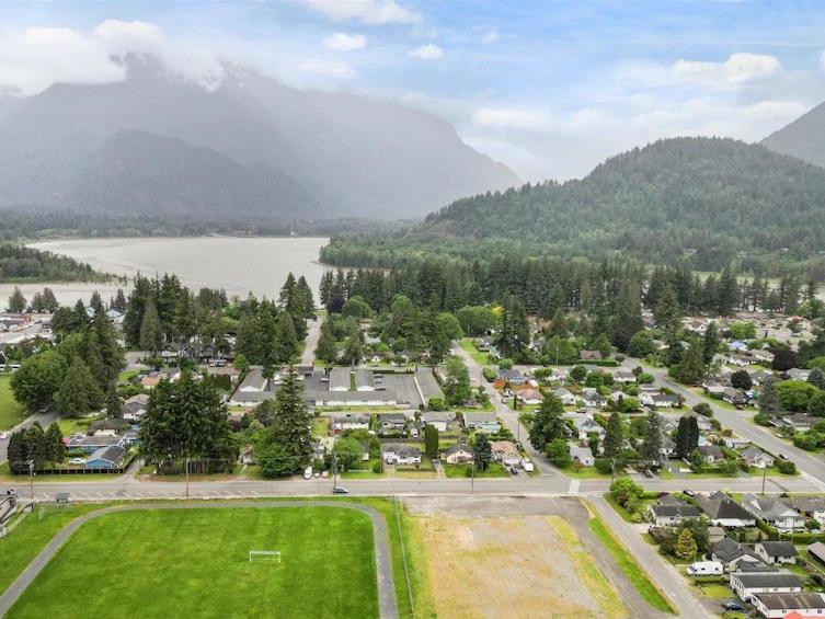 578 Hemlock Avenue, Hope, BC, V0X 1L0 - 38