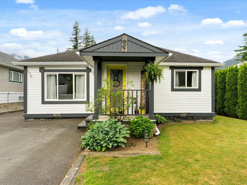 578 Hemlock Avenue, Hope BC V0X 1L0