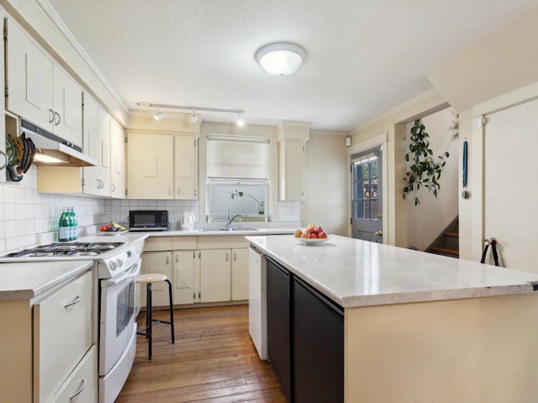 1556 E 26th Avenue, Vancouver, BC, V5N 2V9 - 5
