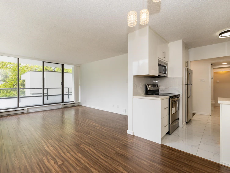 206-9521 Cardston Court, Burnaby, BC, V3N 4R8 - 9