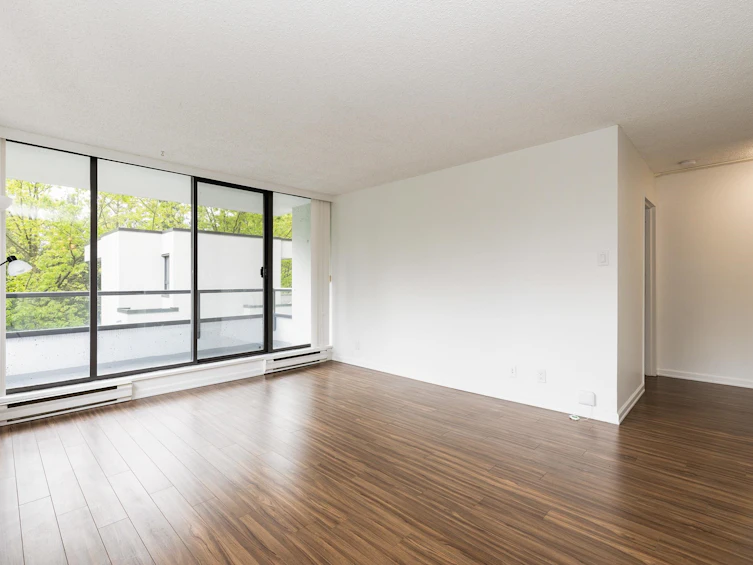 206-9521 Cardston Court, Burnaby, BC, V3N 4R8 - 3
