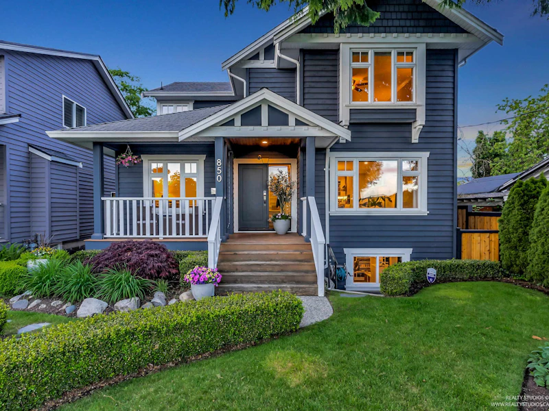 850 E 15th Street, North Vancouver BC V7L 2S6
