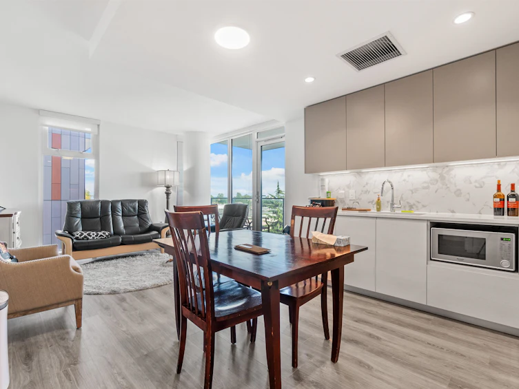 502-8188 Fraser Street, Vancouver, BC, V5X 0J8 - 2
