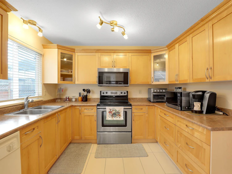 8874 143a Street, Surrey, BC, V3V 7P8 - 9