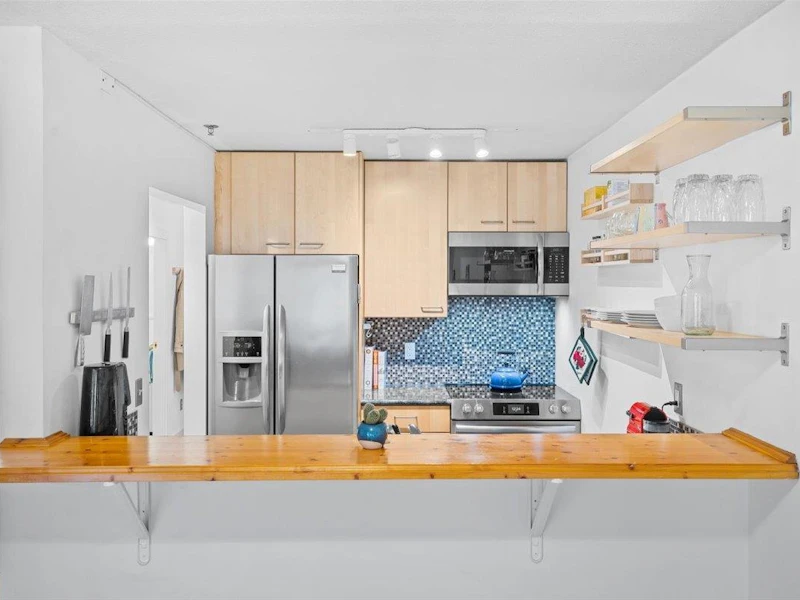206 - 1465 Comox Street, Vancouver BC V6G 1N9