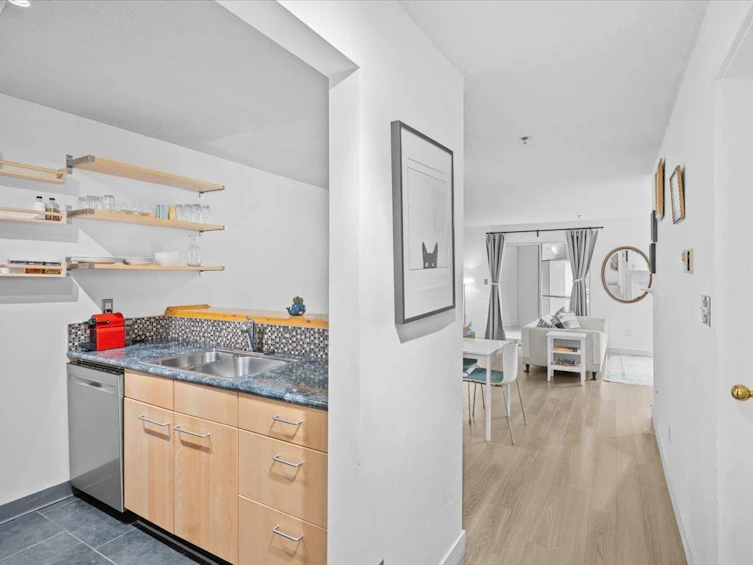 206-1465 Comox Street, Vancouver, BC, V6G 1N9 - 5