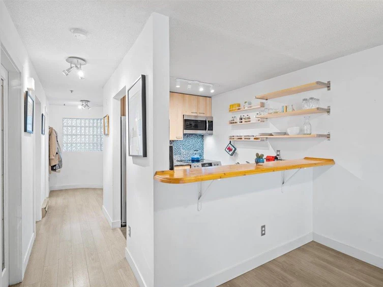 206-1465 Comox Street, Vancouver, BC, V6G 1N9 - 9