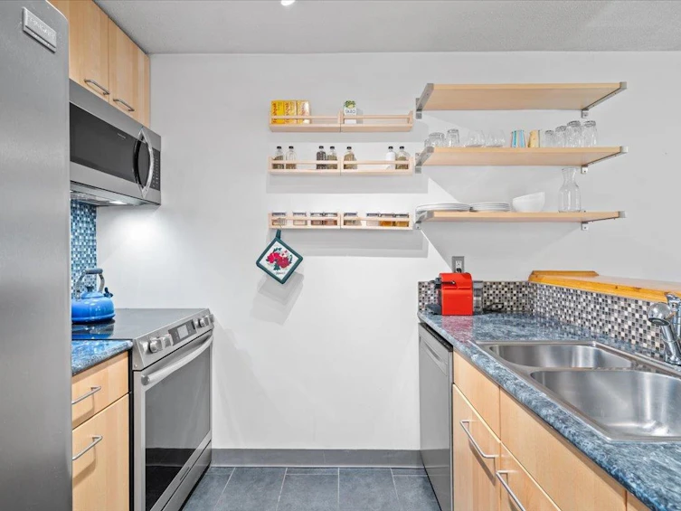 206-1465 Comox Street, Vancouver, BC, V6G 1N9 - 6