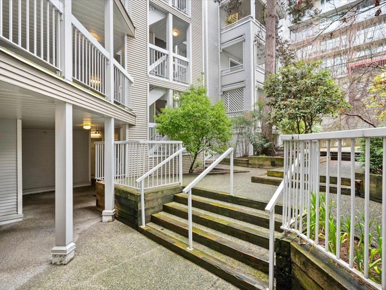 206-1465 Comox Street, Vancouver, BC, V6G 1N9 - 23