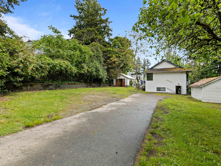 6828 144 Street, Surrey, BC, V3W 5R7