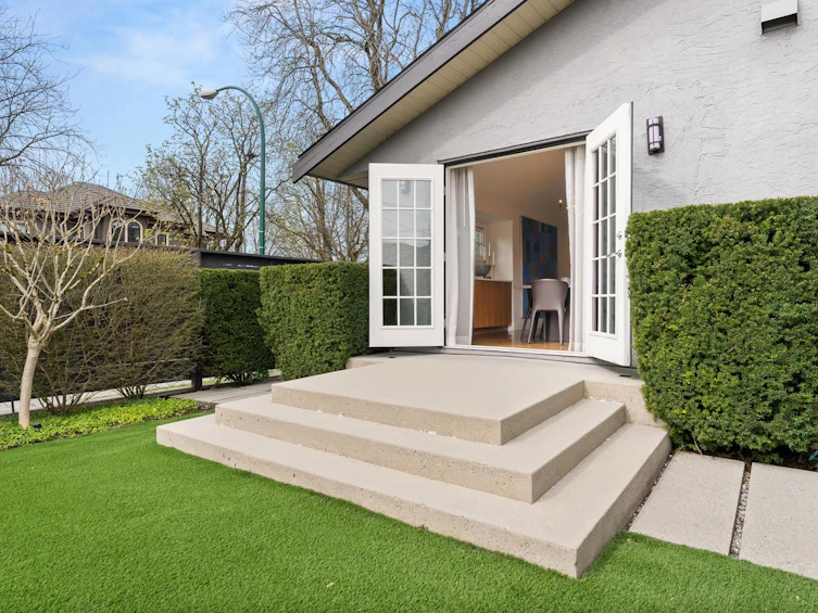 2496 W 36th Avenue, Vancouver, BC, V6M 1L6 - 3