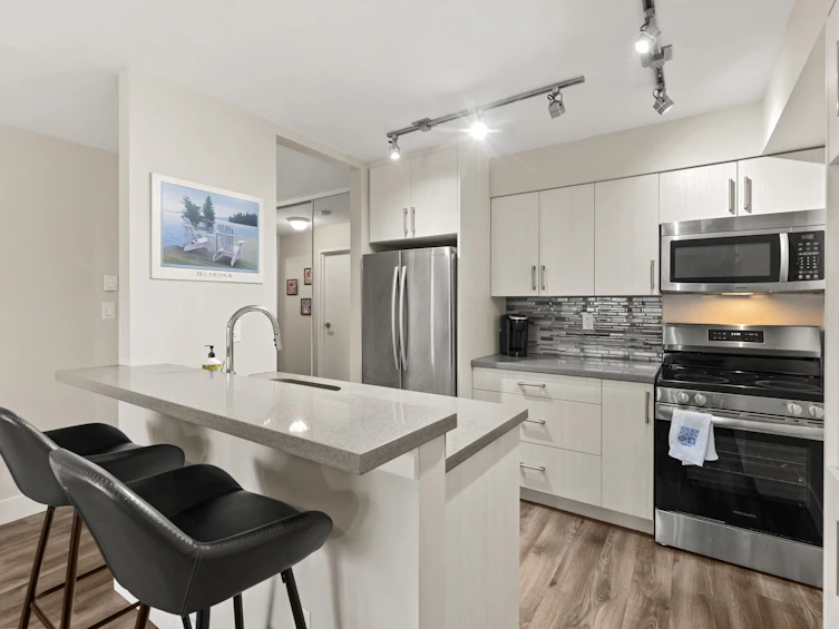 304-1040 E Broadway, Vancouver, BC, V5T 4N7 - 5