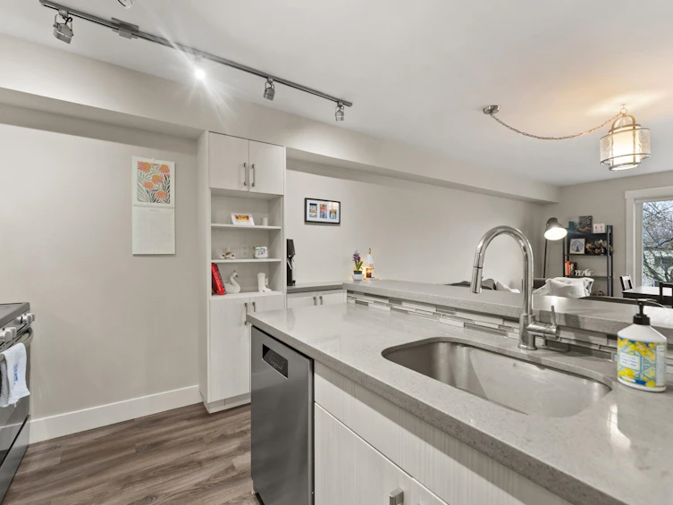 304-1040 E Broadway, Vancouver, BC, V5T 4N7 - 6