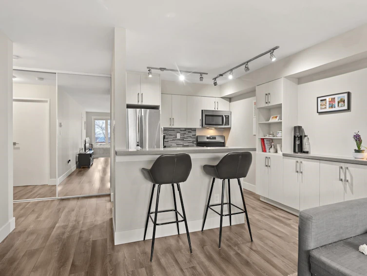 304-1040 E Broadway, Vancouver, BC, V5T 4N7 - 4