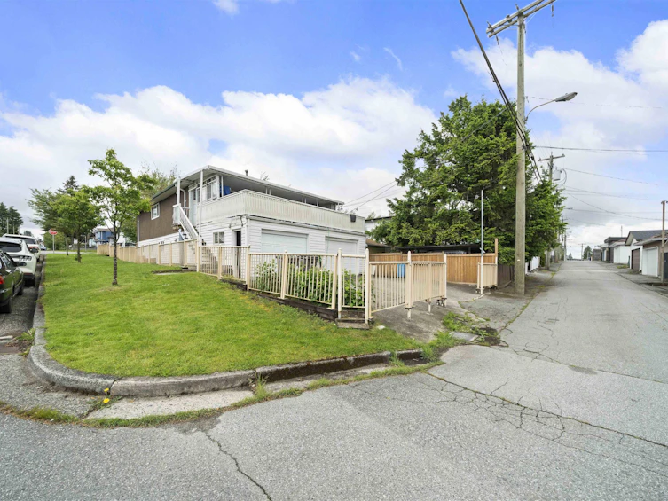 3097 E 22nd Avenue, Vancouver, BC, V5M 2Y5 - 27