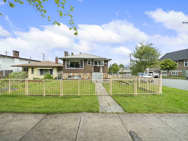 3097 E 22nd Avenue, Vancouver, BC, V5M 2Y5 - 26