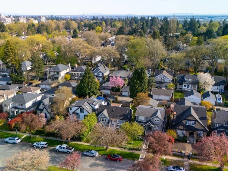 2816 W 37th Avenue, Vancouver, BC, V6N 2T6 - 37