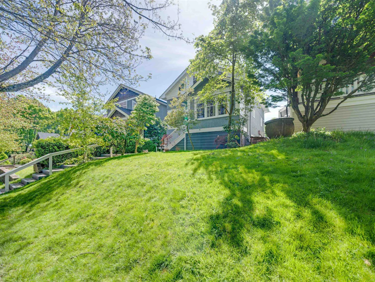 348 E 19th Avenue, Vancouver, BC, V5V 1J5 - 2