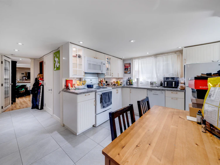 348 E 19th Avenue, Vancouver, BC, V5V 1J5 - 30