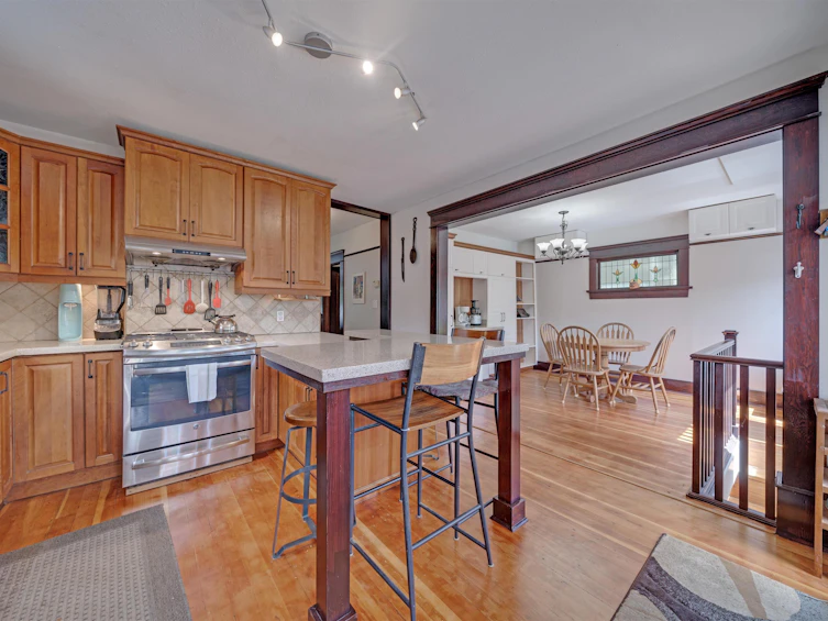 348 E 19th Avenue, Vancouver, BC, V5V 1J5 - 8