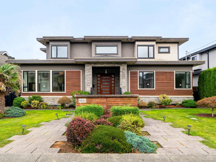 6650 Napier Street, Burnaby, BC, V5B 2C3
