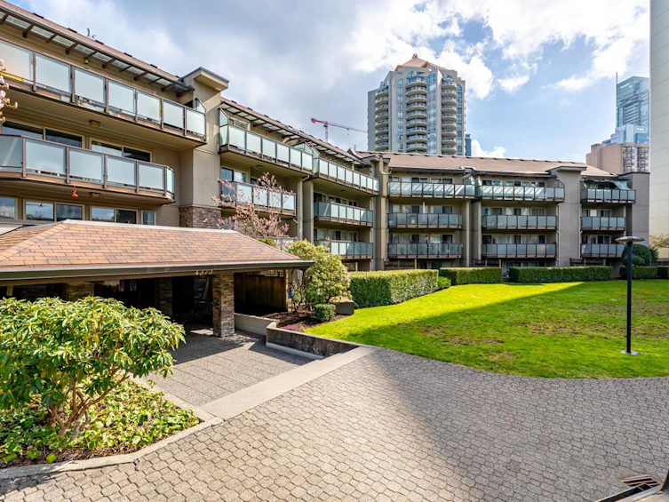 102-4373 Halifax Street, Burnaby, BC, V5C 5Z2