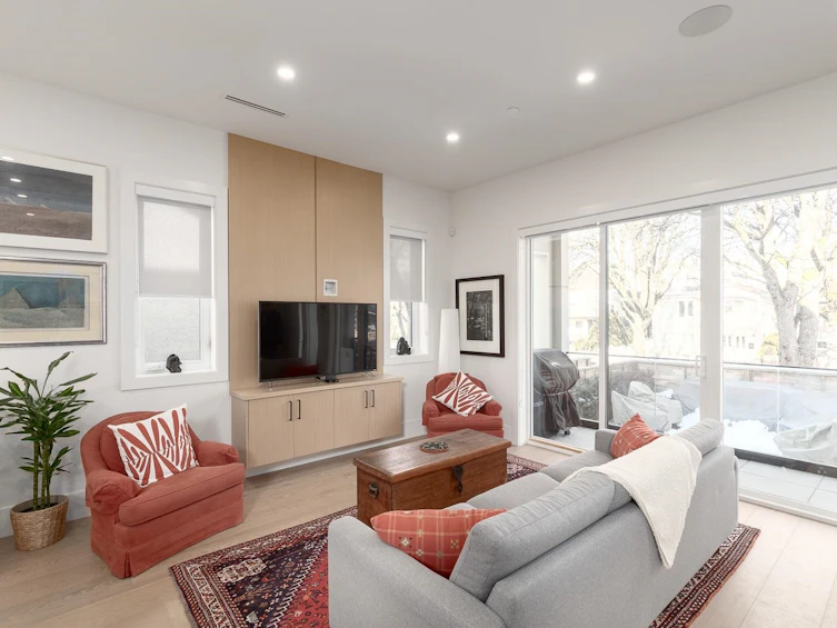 650 E 10th Avenue, Vancouver, BC, V5T 2A5 - 3
