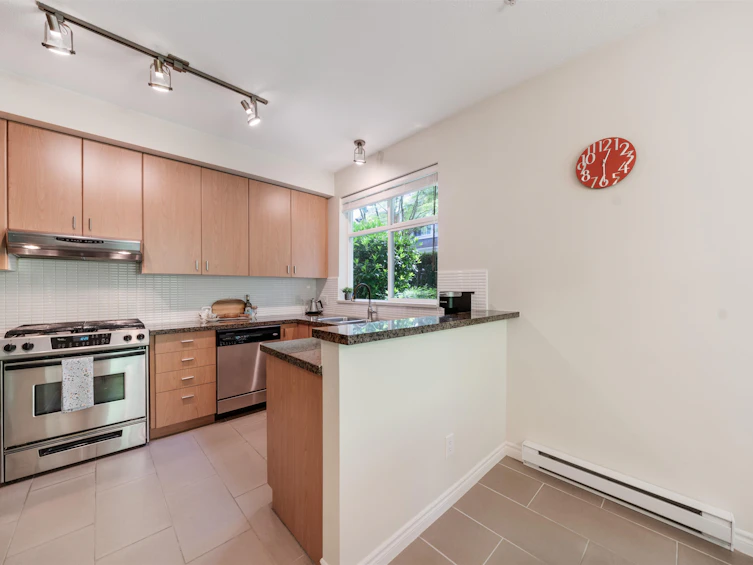 72-6878 Southpoint Drive, Burnaby, BC, V3N 5E4 - 9