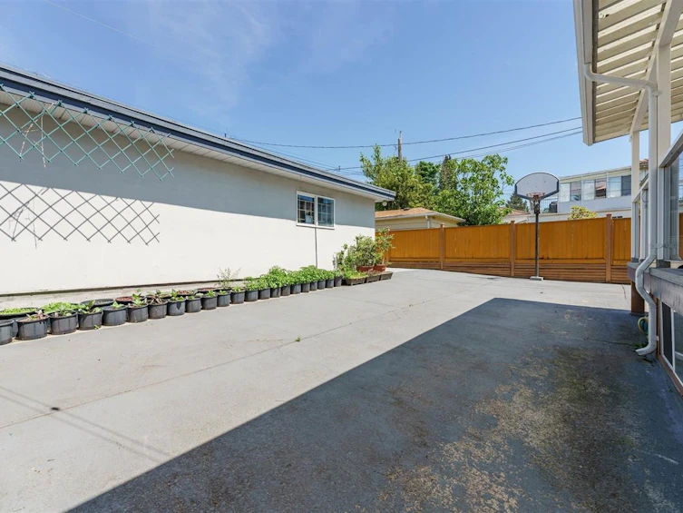 1033 E 39th Avenue, Vancouver, BC, V5W 1K9 - 13